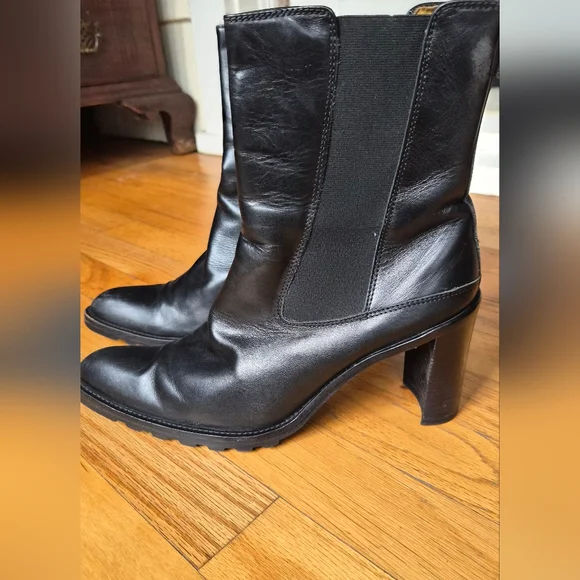 Elegant Black Leather Women's Boots - Picture 2 of 4
